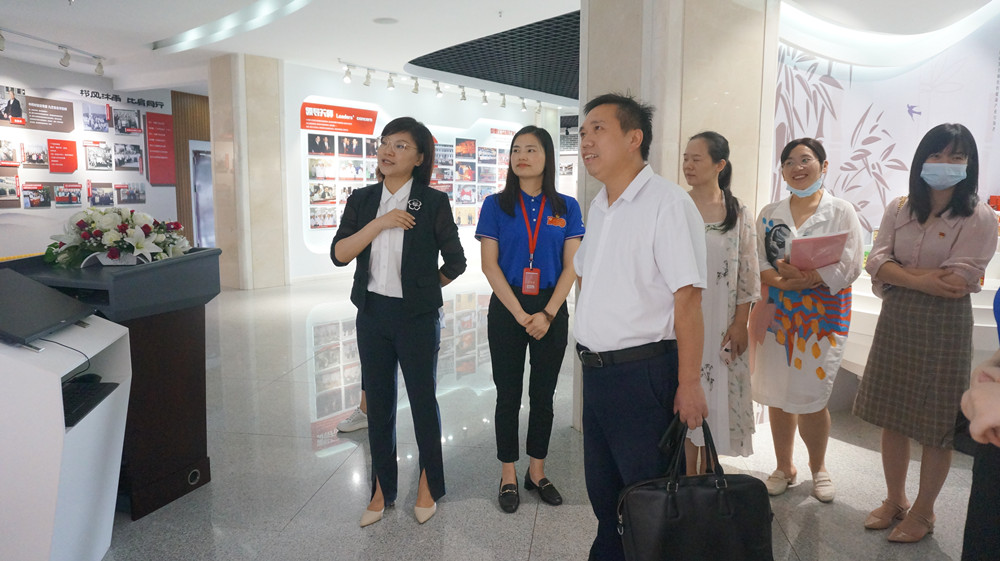 浏阳经开区企业党委书记何六生一行 莅临太阳成集团tyc9728视察指导