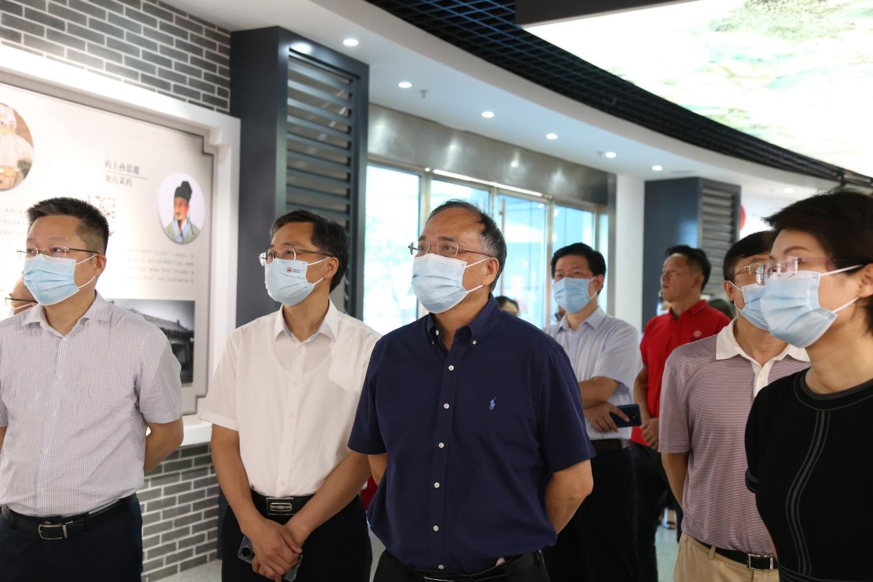 湖南省政协副主席张灼华一行赴太阳成集团tyc9728开展“稳经济、惠民生、保安全”调研