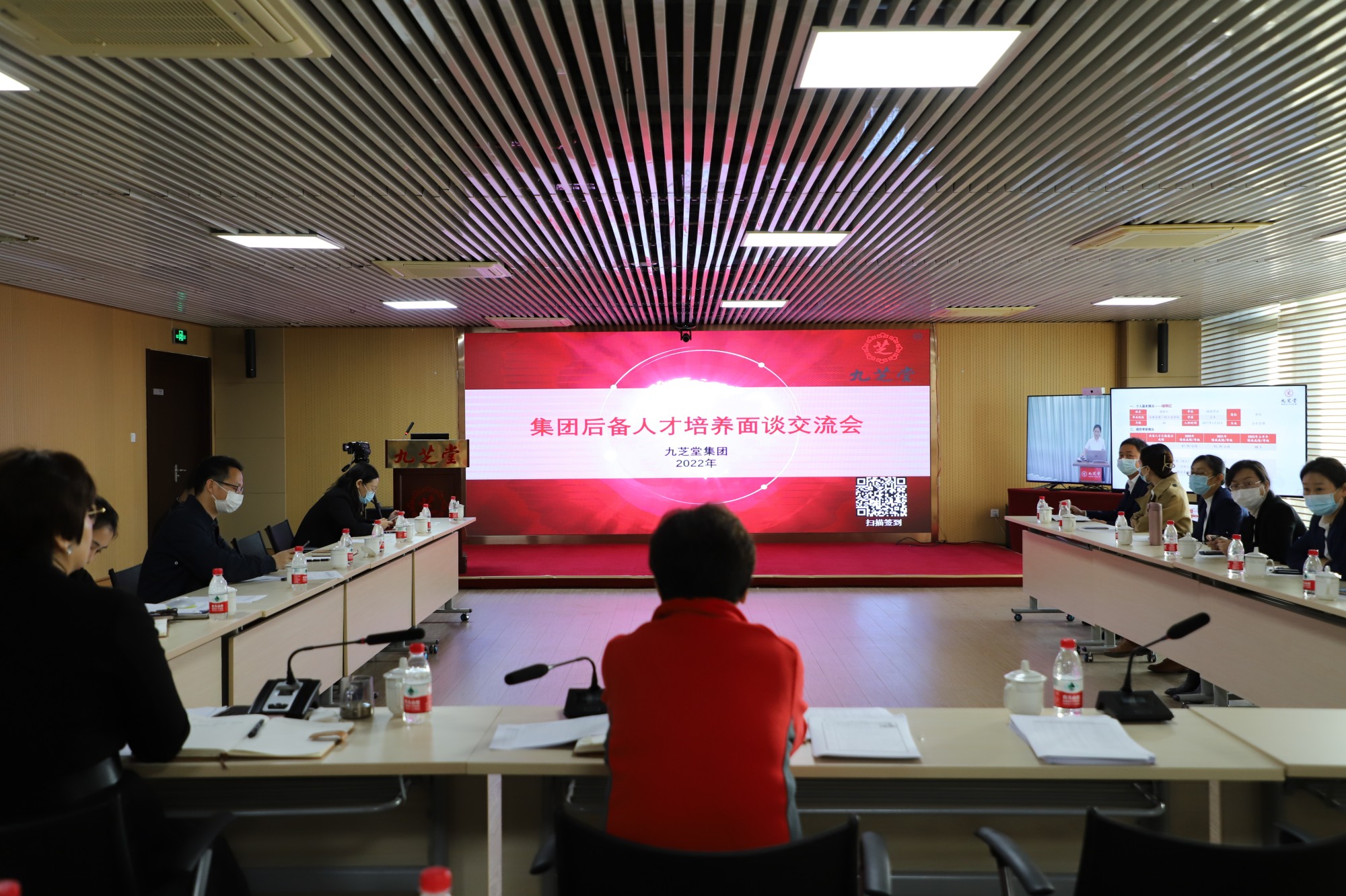 太阳成集团tyc9728集团召开集团总部后备人才培养面谈交流会议