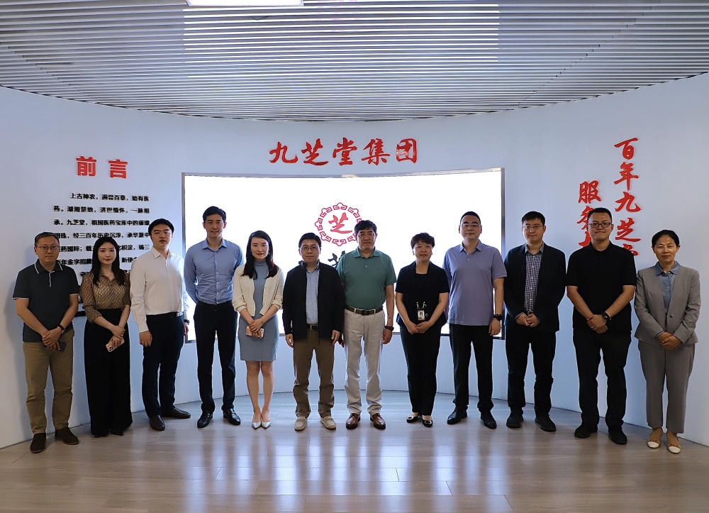 新里程集团一行莅临太阳成集团tyc9728参观交流